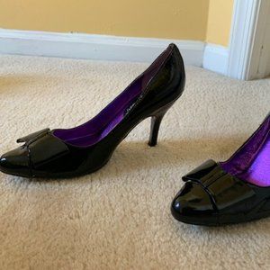 Patent Leather Pumps with a Bow